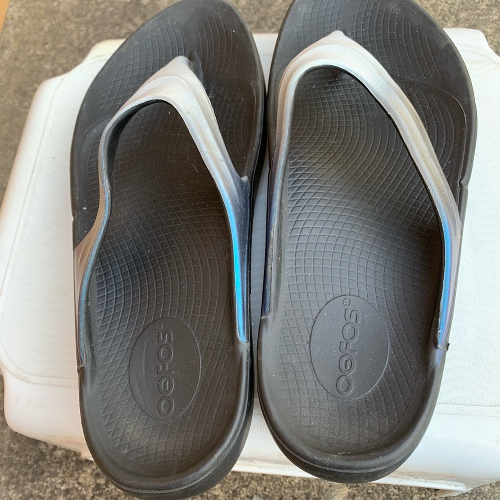 OOFOS Black and Gray Sandals | Women 41